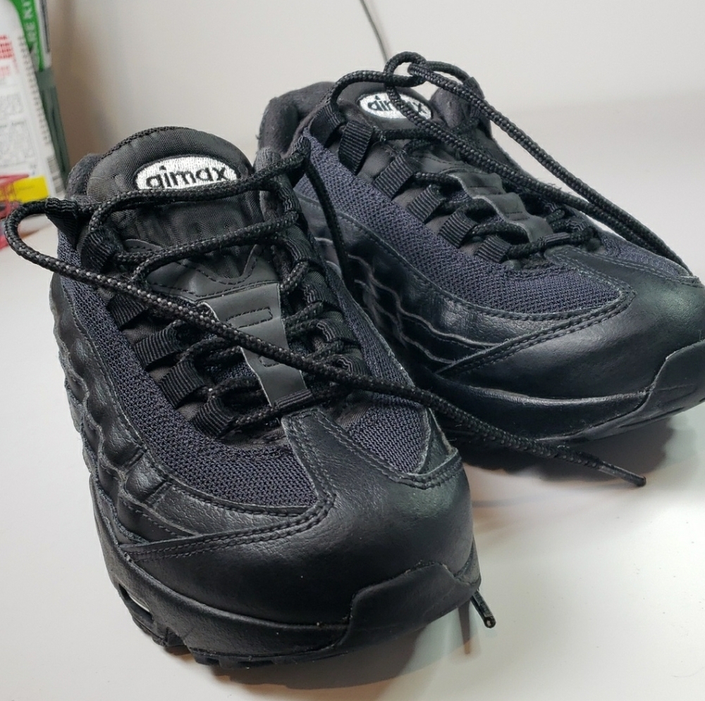 Nike Men’s Black Mesh & Leather Sneakers